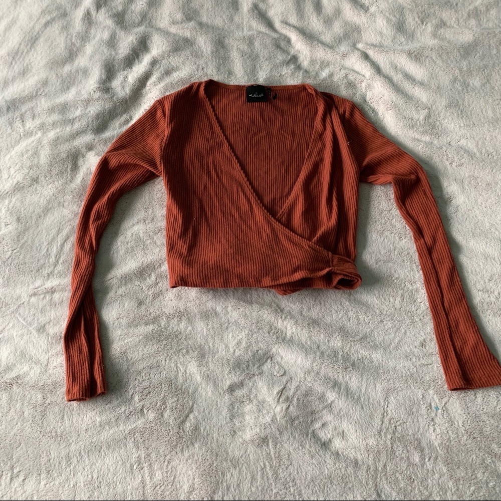 Cropped long sleeve top